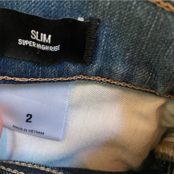Express Slim Super High Rise Lightwash Jeans - Picture 4 of 6